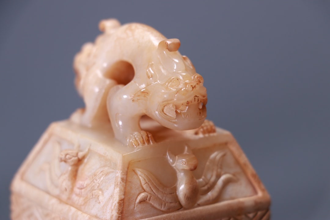 A fine ancient jade beast button seal - 3