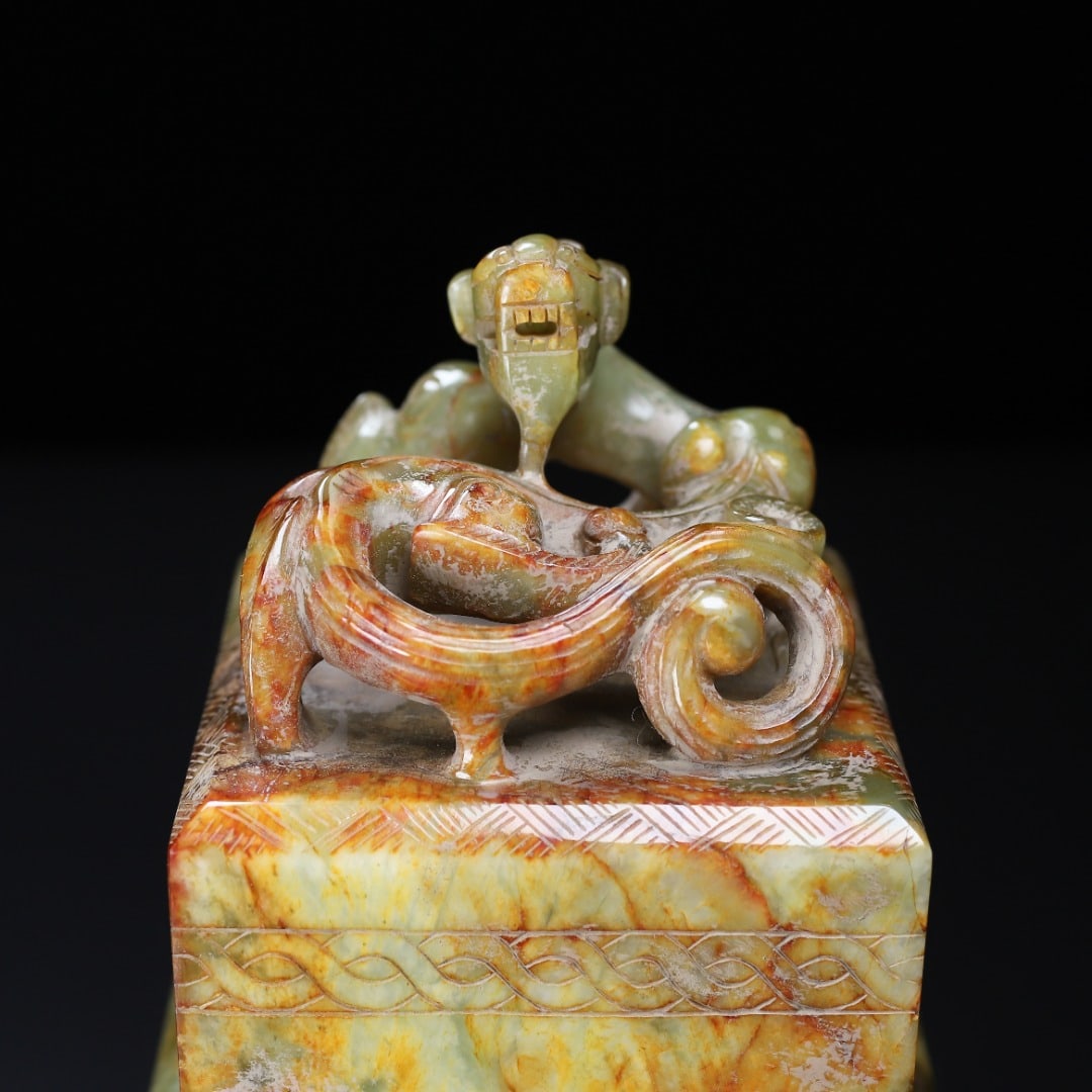 A beautiful Hetian jade double-layer seal - 3