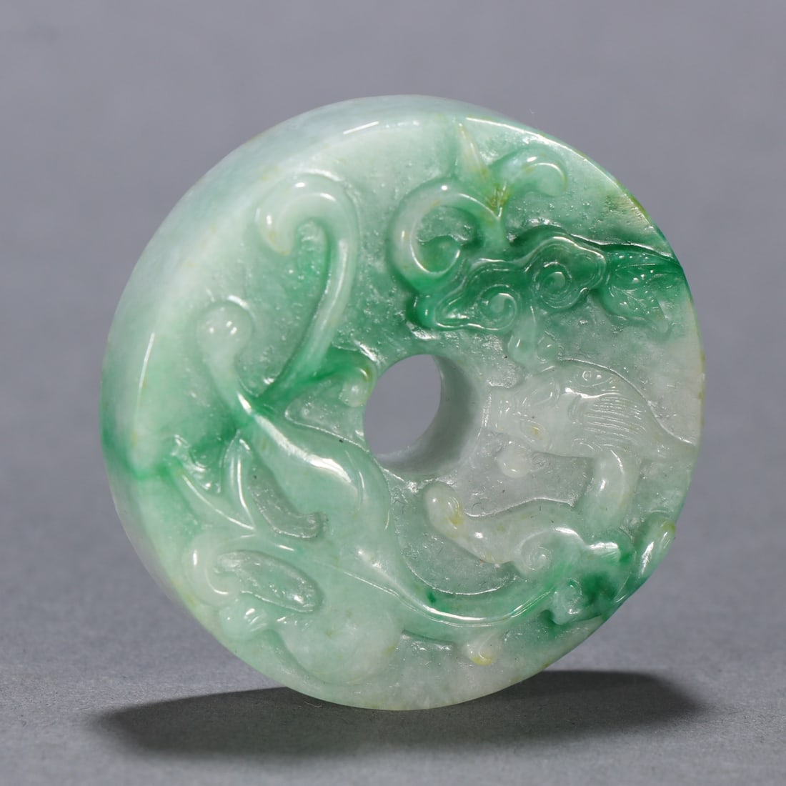 A jade dragon pattern of the Qing Dynasty: Qing Dynasty's jade dragon pattern Size:H:1.2cmW:5cmW:0.0671kg (The Dimensions Of All Batches Are Manually Measured.If You Need More Detailed Information, Please Contact Our Customer Service Before Bi