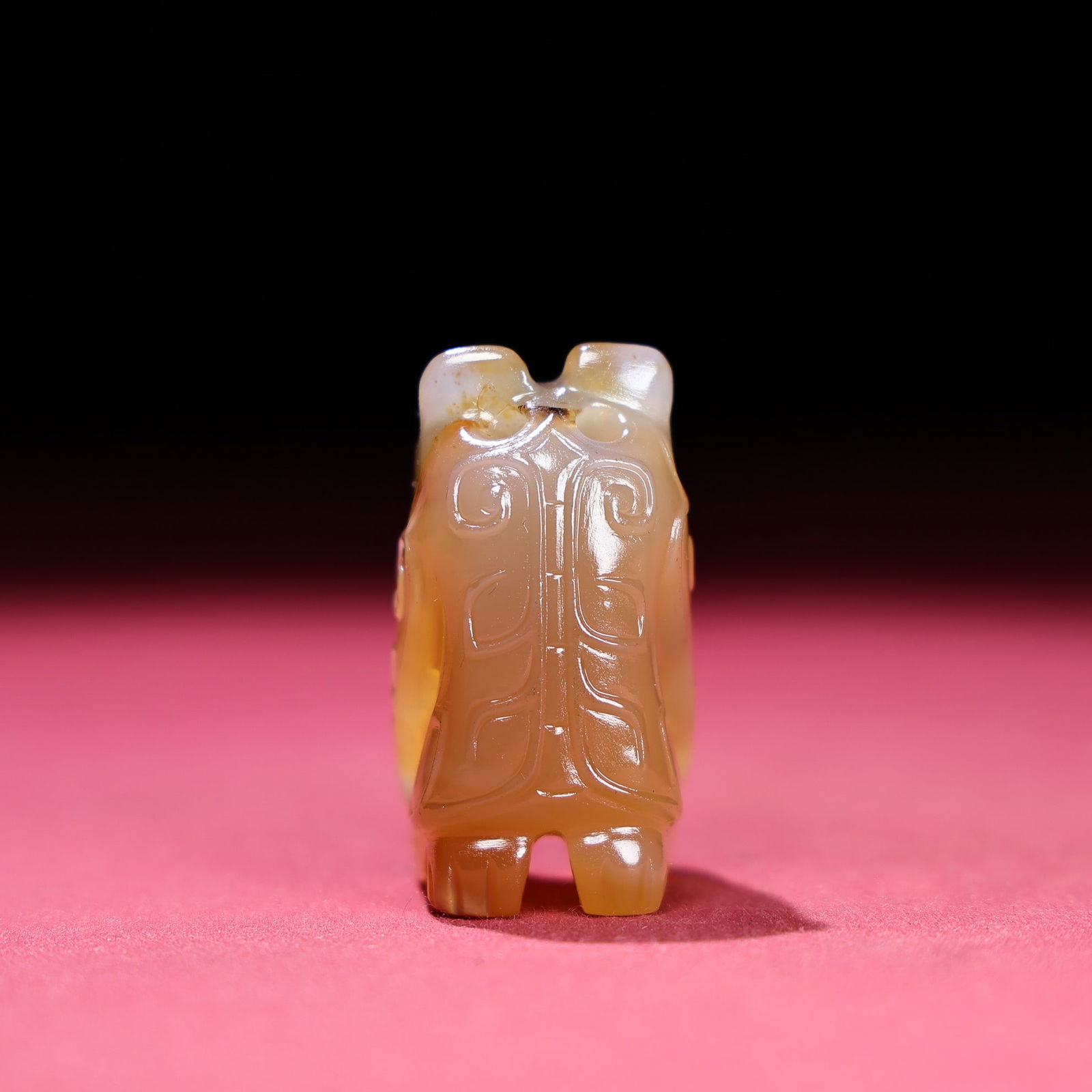 A fine agate kneeling bear handle - 3