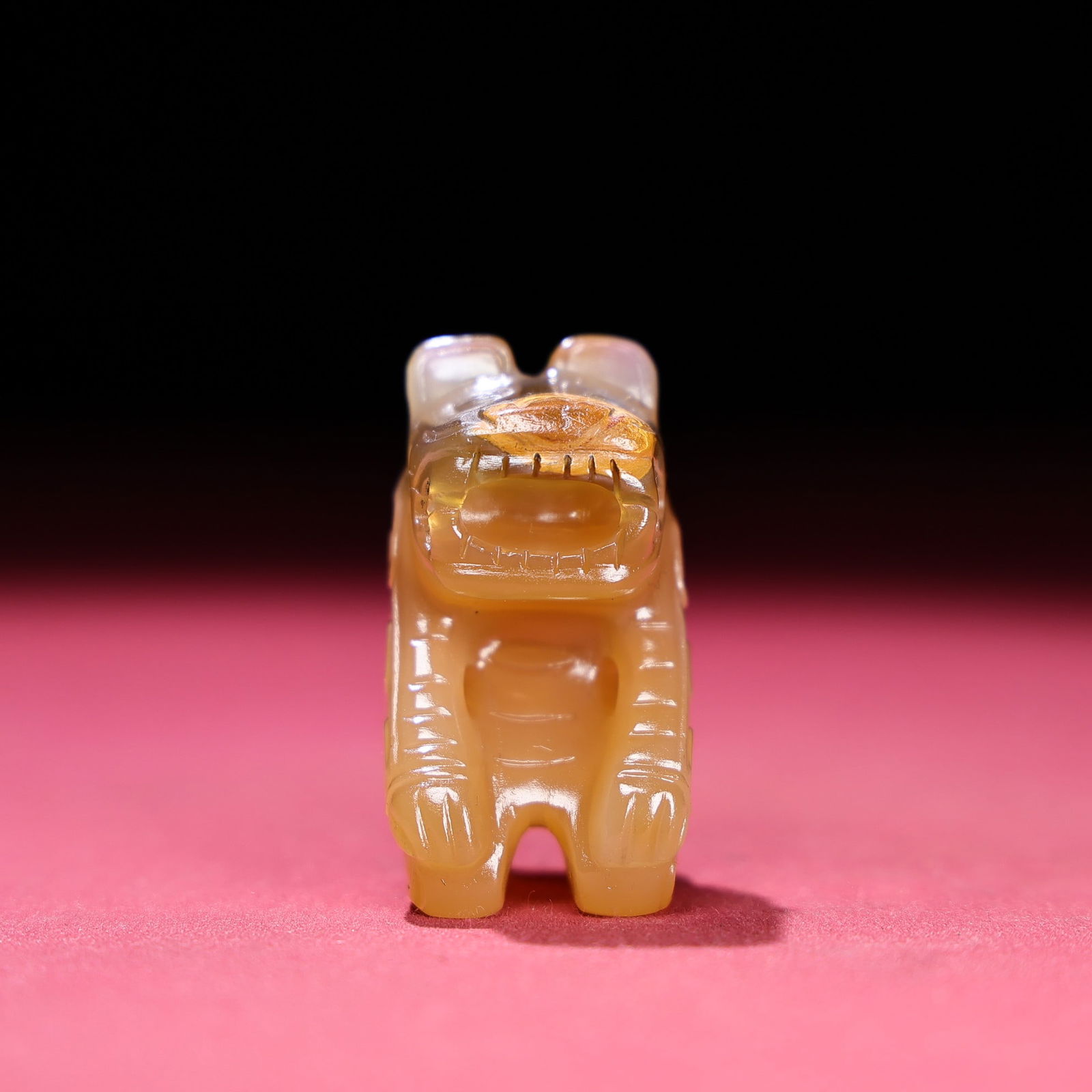 A fine agate kneeling bear handle - 6