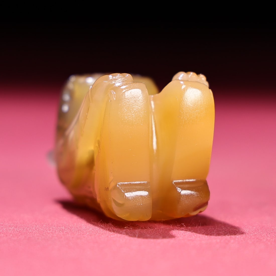 A fine agate kneeling bear handle - 8