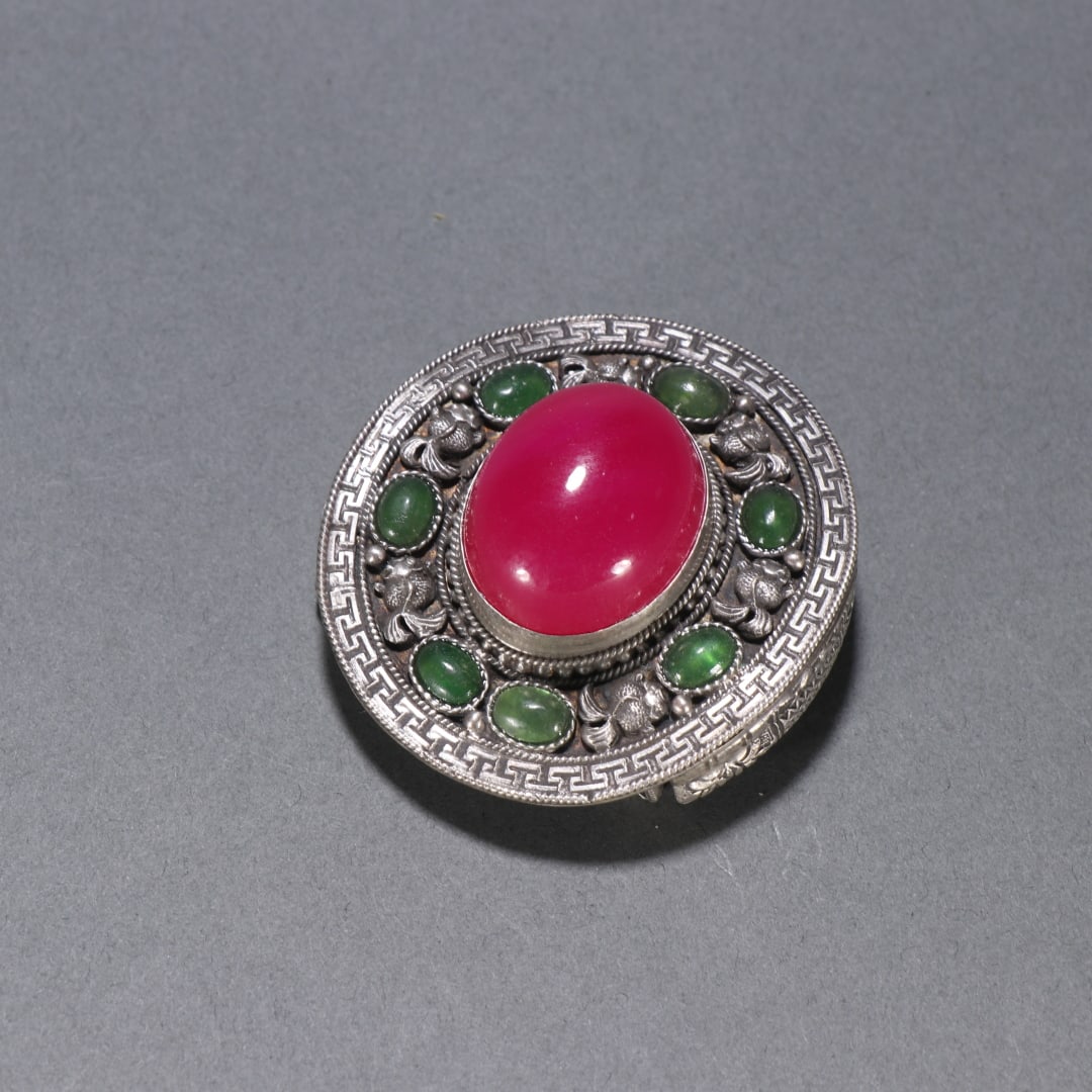 A fine sterling silver belt buckle: Exquisite sterling silver with 100 belt buckles Size:W:5.8cmx5.5cmW:0.0689kg (The Dimensions Of All Batches Are Manually Measured.If You Need More Detailed Information, Please Contact Our Customer Ser