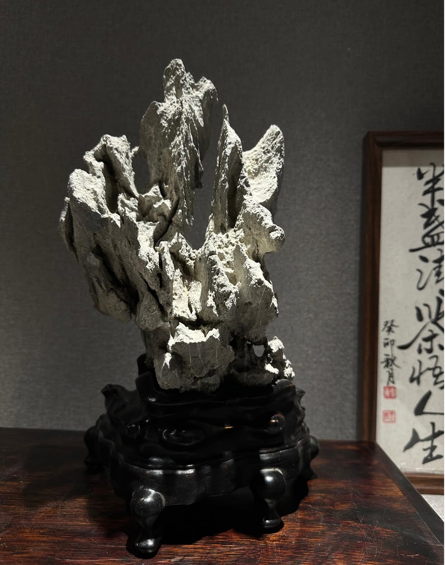 A beautiful stone stand peak: Exquisite stone peaks Size:H:35cmW:22cm T:14cm (The Dimensions Of All Batches Are Manually Measured.If You Need More Detailed Information, Please Contact Our Customer Service Before