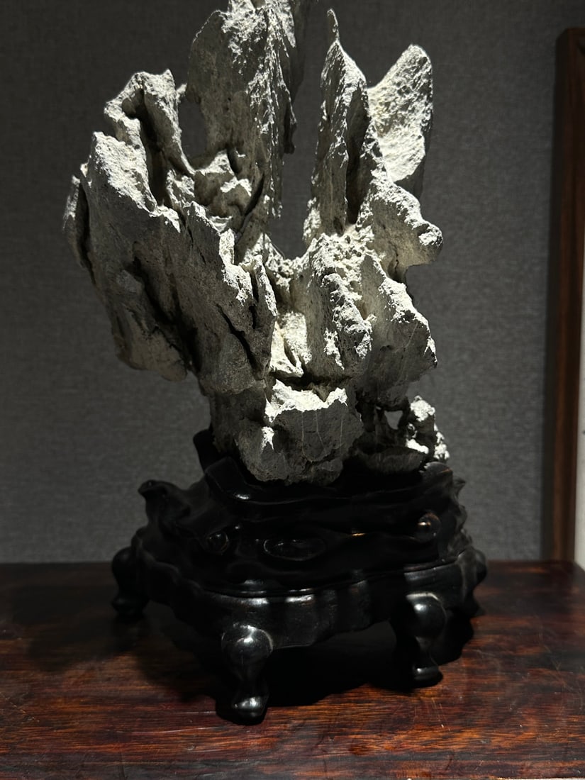 A beautiful stone stand peak - 3