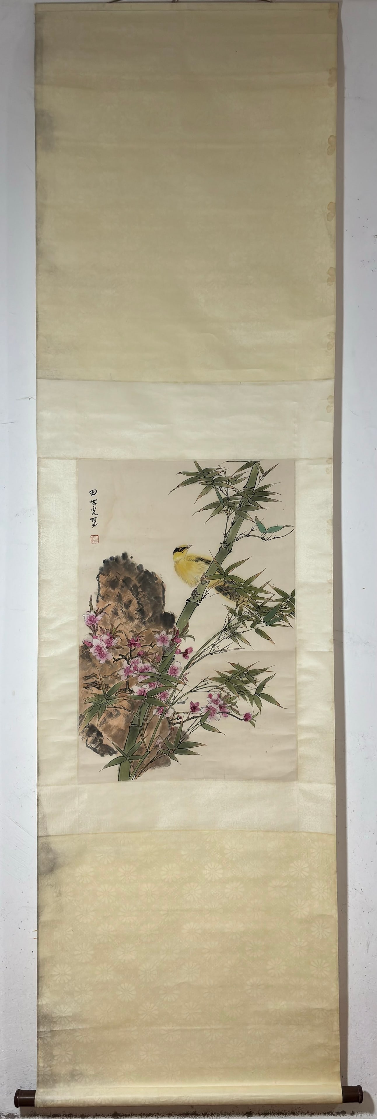 A vertical axis of Tian Shiguang's flower and bird picture: Tian Shiguang's flower and bird diagram vertical axis Size:Paintingcore68x46cm (The Dimensions Of All Batches Are Manually Measured.If You Need More Detailed Information, Please