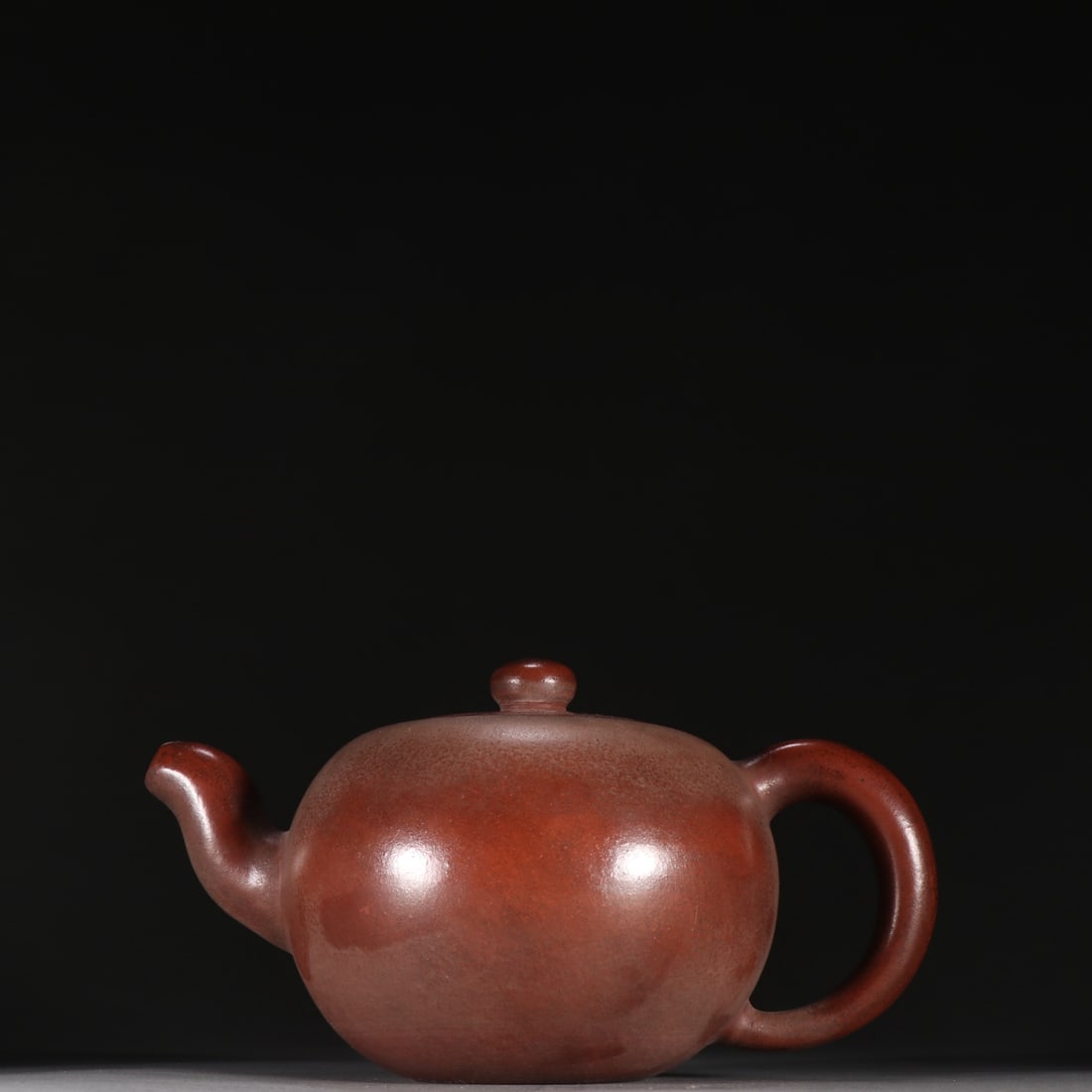A purple sand teapot from the Qing Dynasty: Qing Dynasty purple sand teapot Size:H:11cmW:19cm (The Dimensions Of All Batches Are Manually Measured.If You Need More Detailed Information, Please Contact Our Customer Service