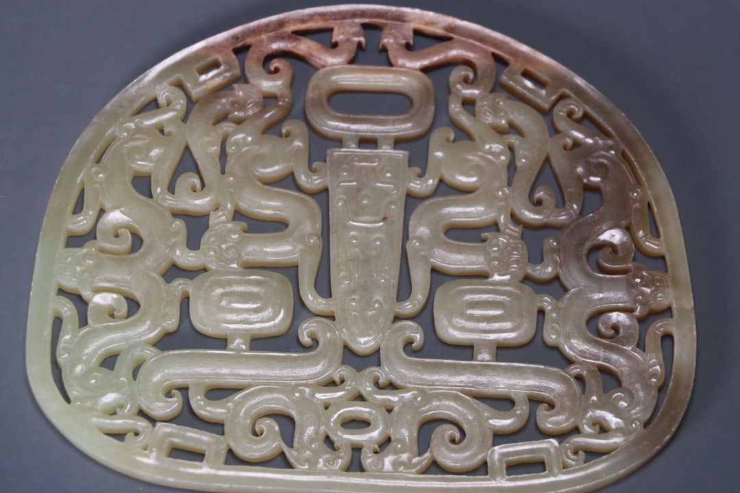 A beautiful Hetian topaz dragon pattern - 2