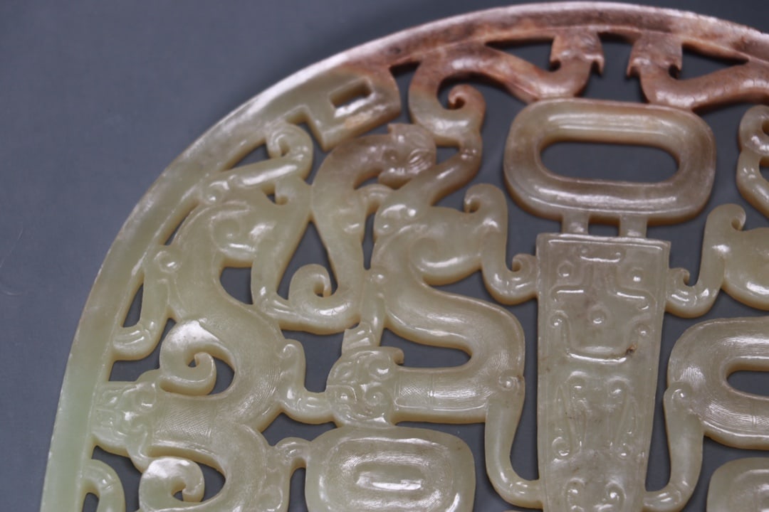 A beautiful Hetian topaz dragon pattern - 3