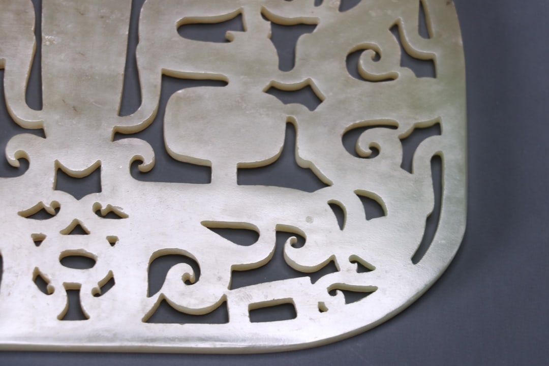 A beautiful Hetian topaz dragon pattern - 8