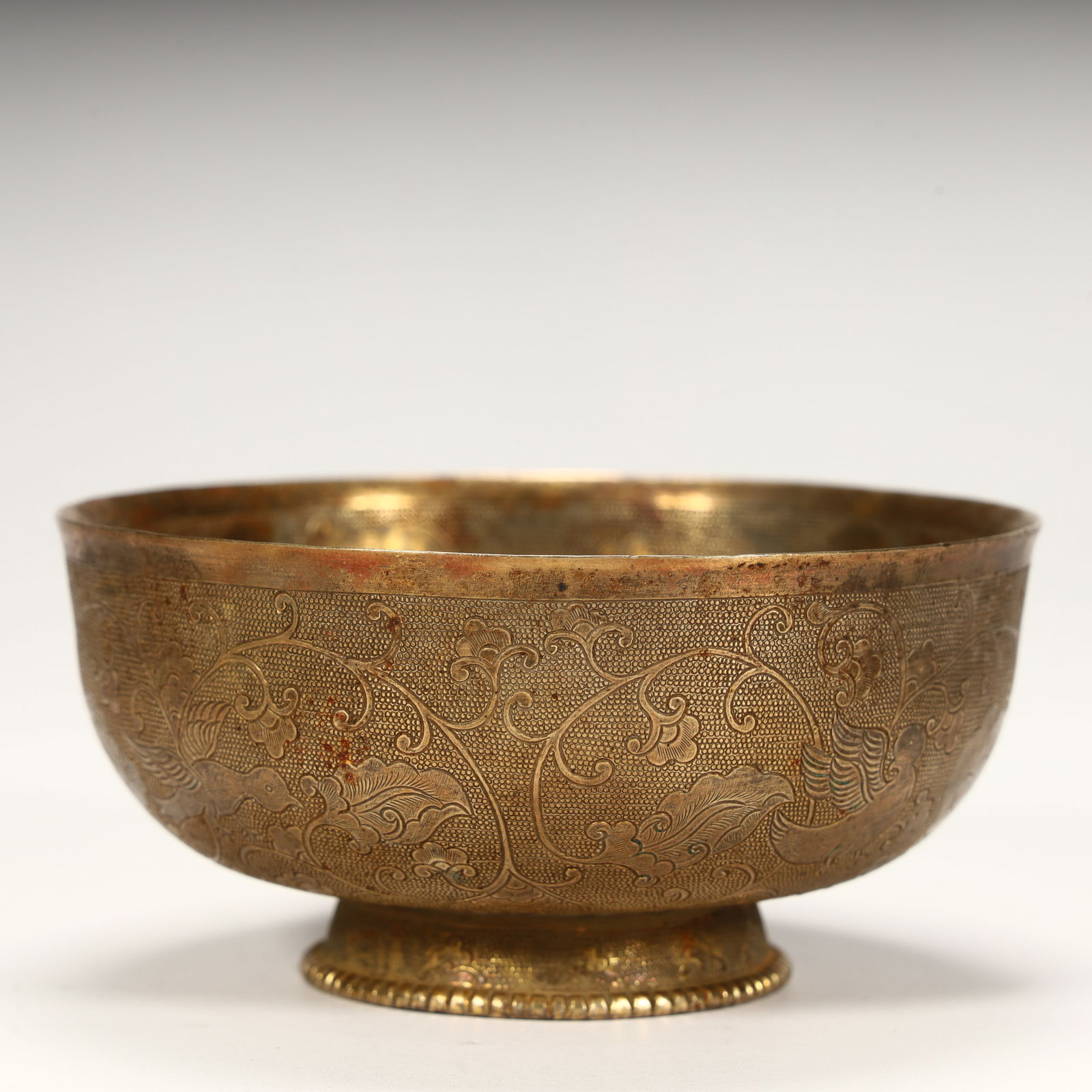 A gilded entwined bird pattern bowl from the Tang Dynasty: The gilded entwined bird pattern bowl of the Tang Dynasty SIZE: H:5cm L: 10cm W:10cm W:291g (The Dimensions Of All Batches Are Manually Measured.If You Need More Detailed