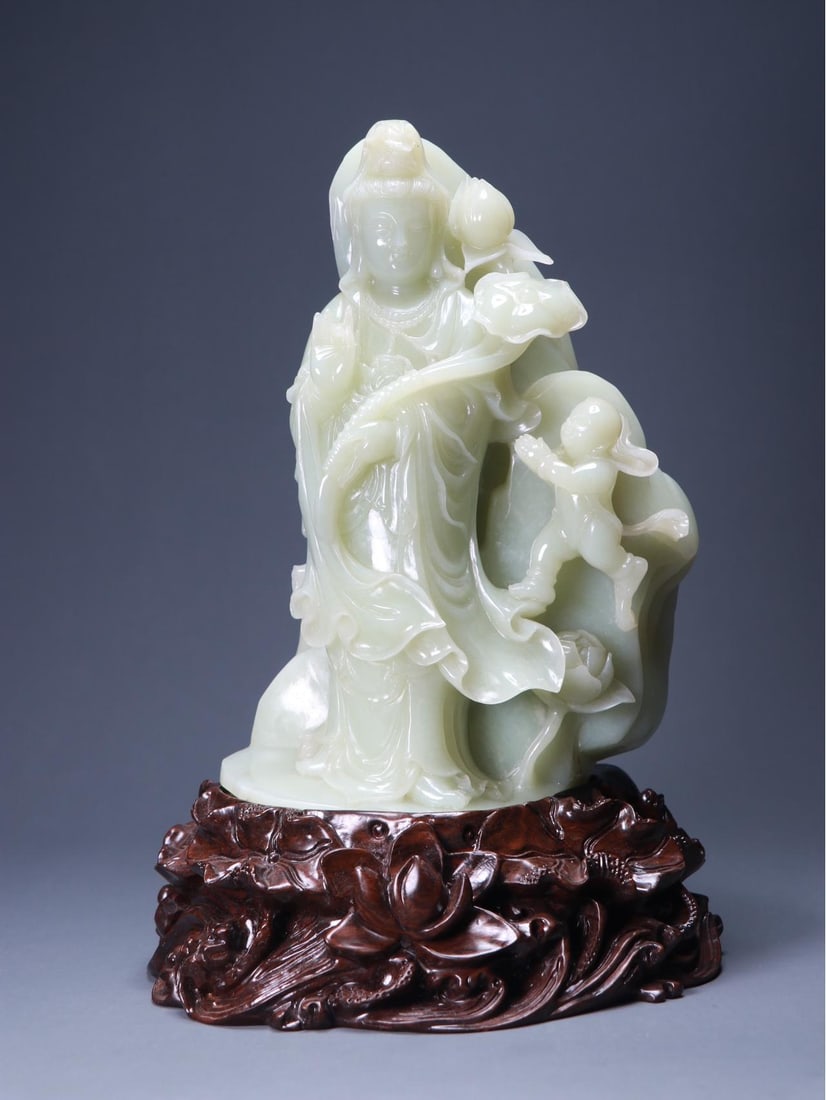 A beautiful Hetian jade Guanyin ornament: Exquisite Hetian jade Guanyin ornament Size:L:15.5cmW:9.5cmH:23cmW:2.953kg (The Dimensions Of All Batches Are Manually Measured.If You Need More Detailed Information, Please Contact Our Customer Servi