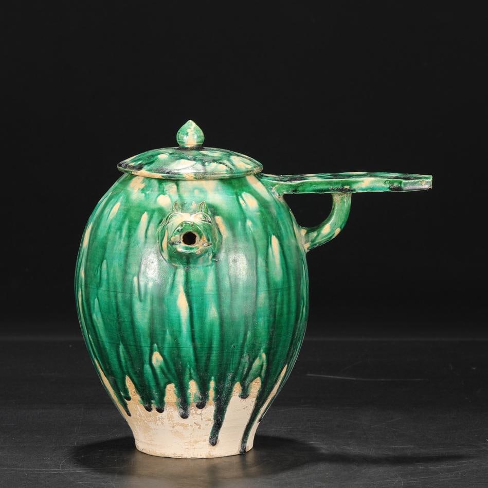 A green glaze pot from the Gongxian kiln in the Tang Dynasty (1 of 8)