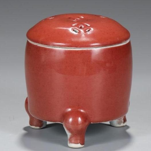 A ruby red glazed palace incense burner made in the Xuande year of the Ming Dynasty (1 of 8)
