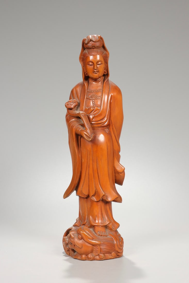 A boxwood carving Ruyi Guanyin ornament from the Republic of China period (1 of 9)