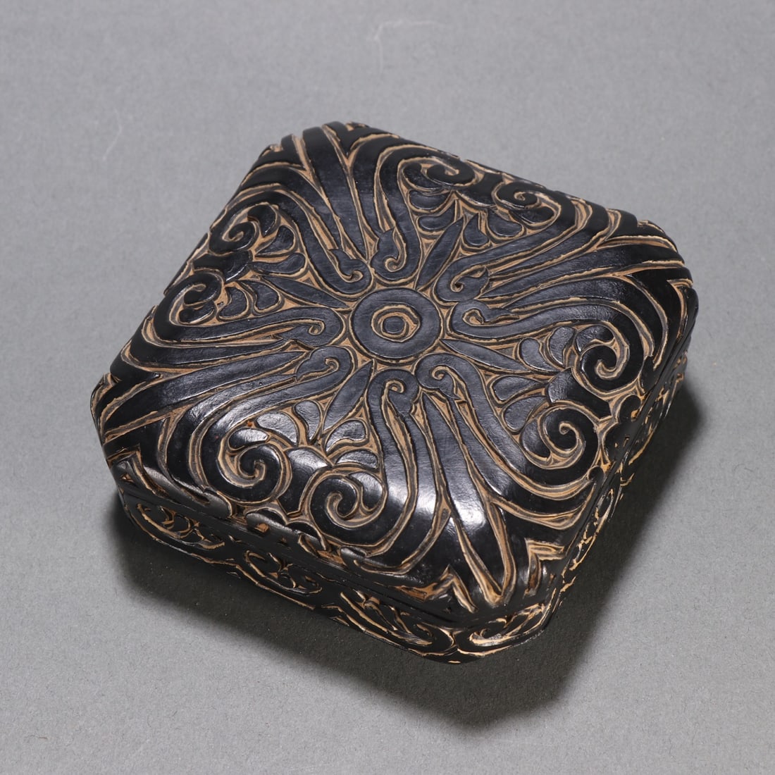 A beautiful lacquerware lid box - 5
