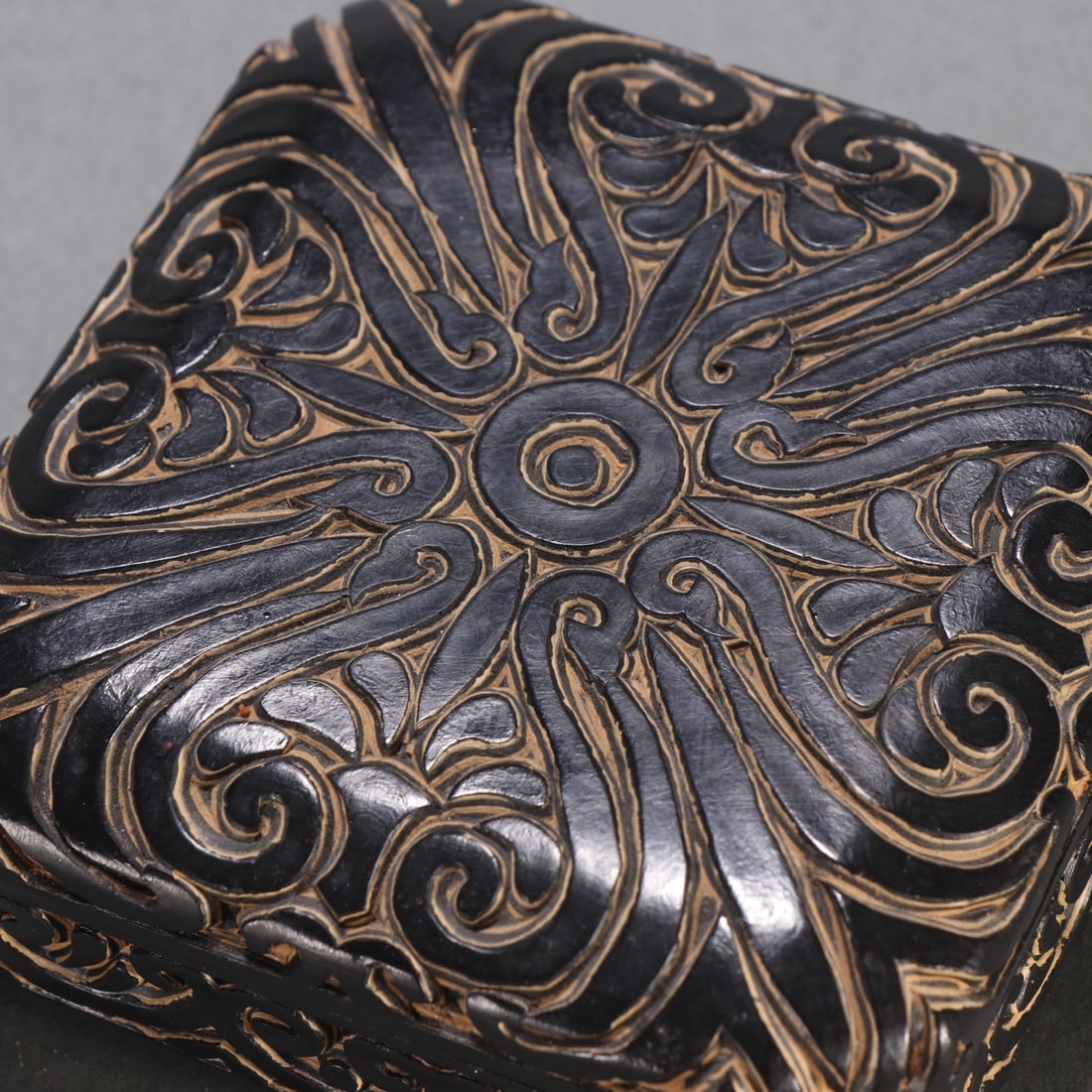 A beautiful lacquerware lid box - 6