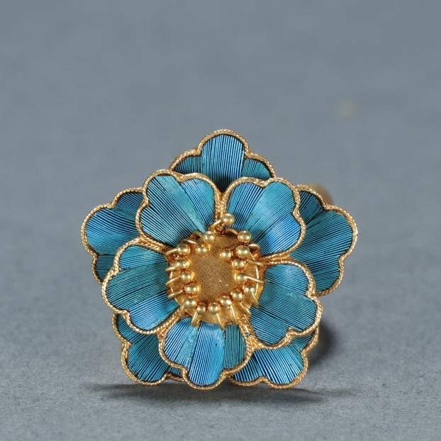 A beautiful silver-gilt dotted emerald ring: Exquisite silver-gilt dotted emerald pattern ring Size:?D:1.8cmW:0.005kg (The Dimensions Of All Batches Are Manually Measured.If You Need More Detailed Information, Please Contact