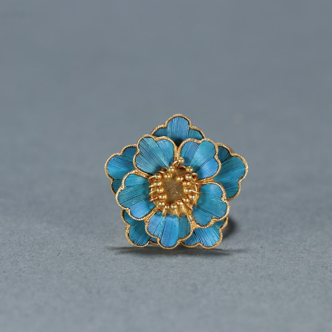 A beautiful silver-gilt dotted emerald ring - 2