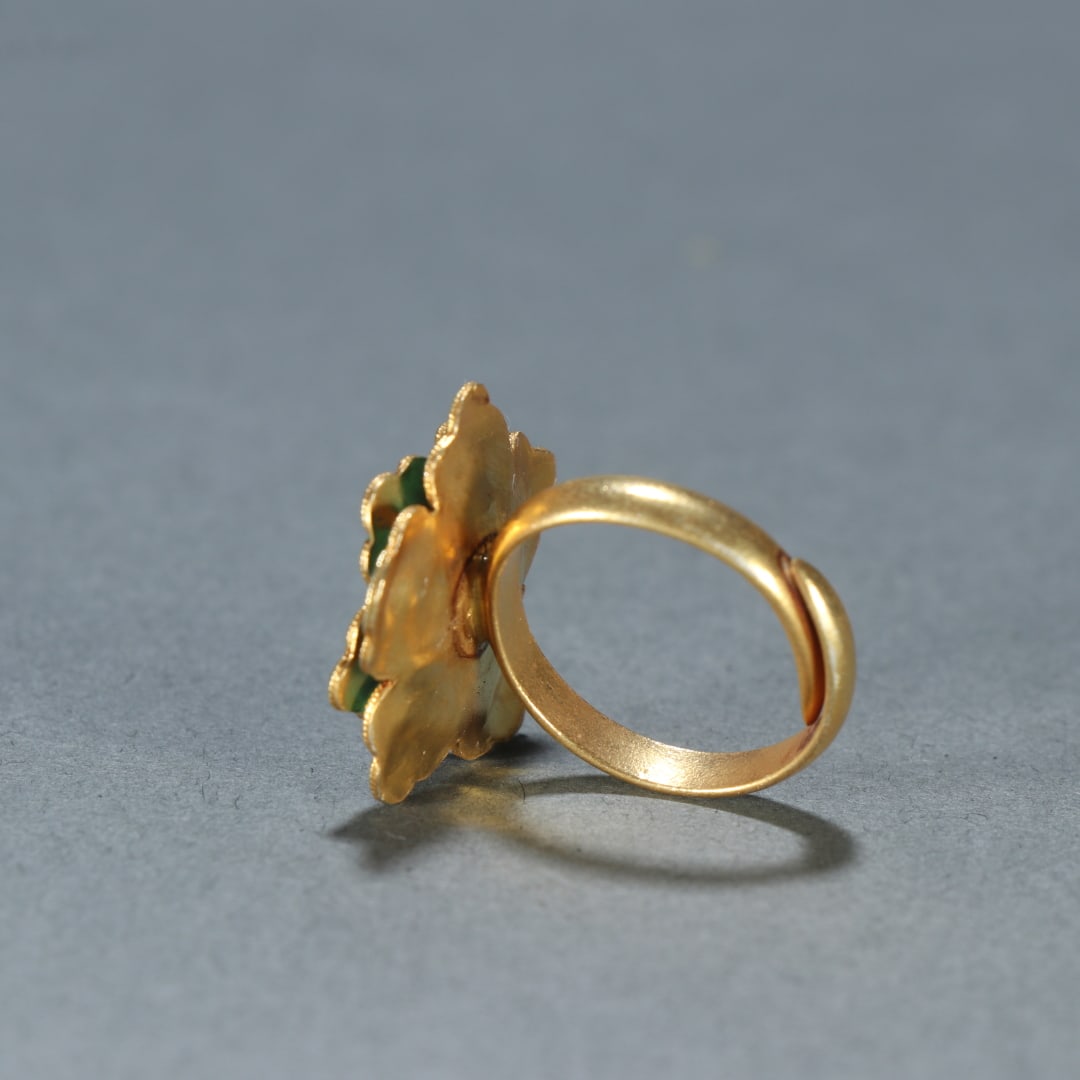 A beautiful silver-gilt dotted emerald ring - 6