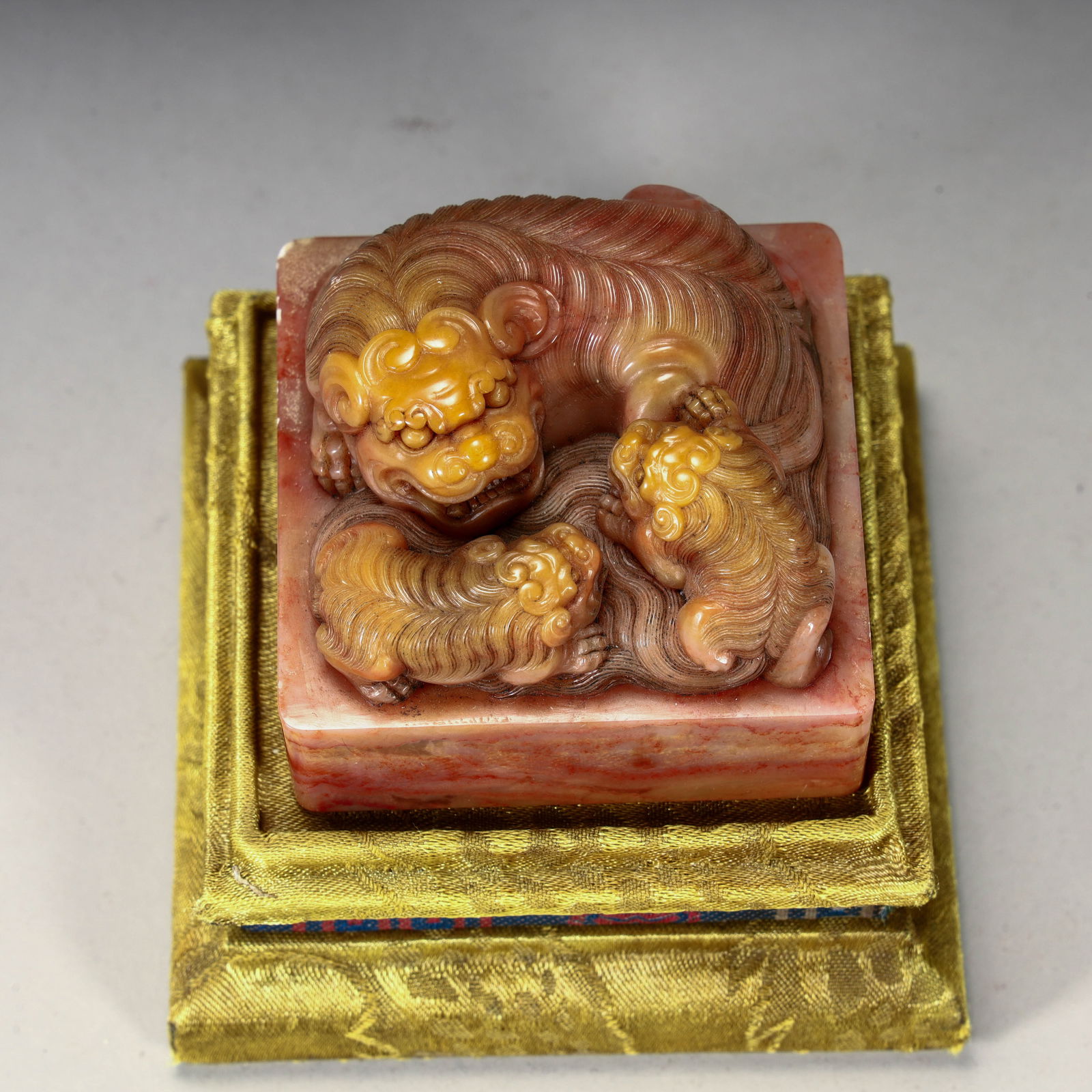 A fine Shoushan stone mother auspicious beast seal of the Qing Dynasty (1 of 8)