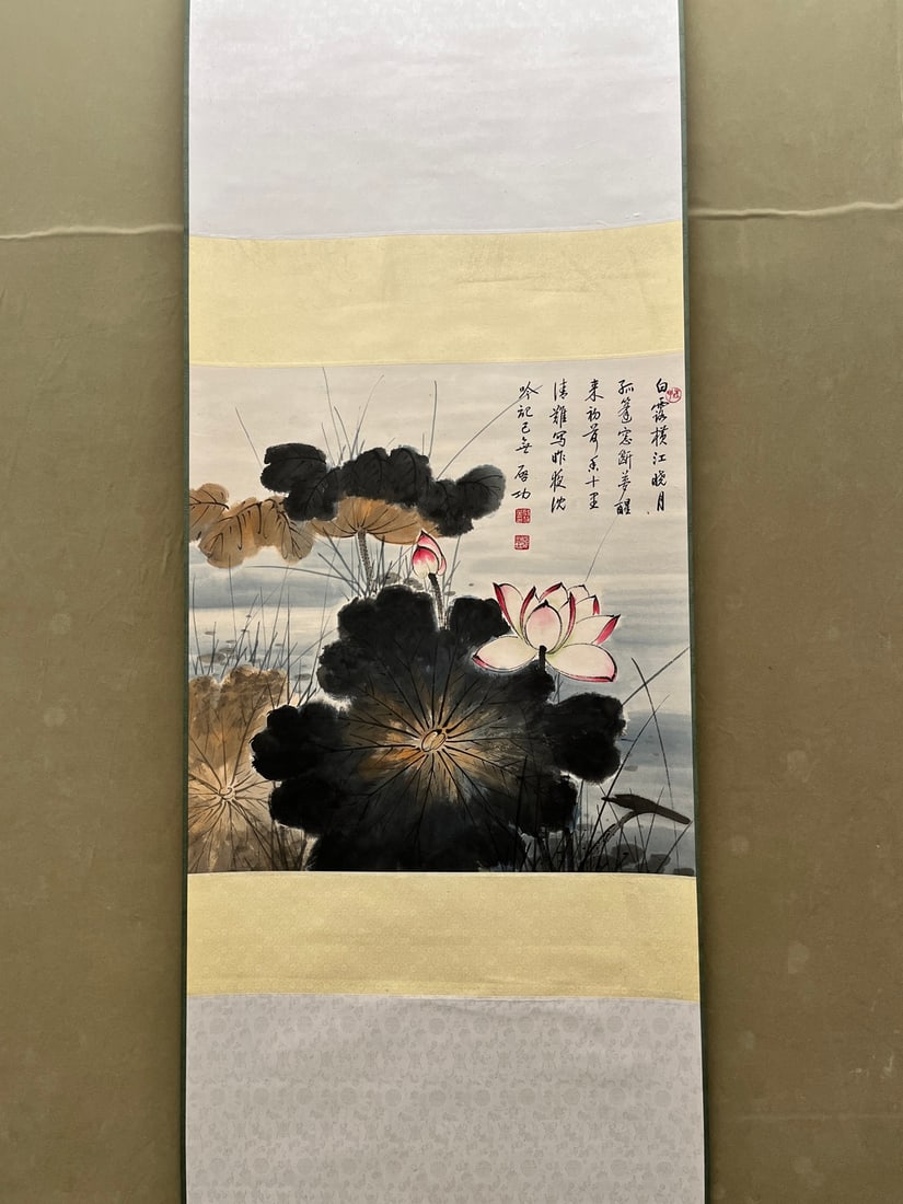A lotus picture of Qi Gong: Qi Gong's lotus picture Size:67x67cm (The Dimensions Of All Batches Are Manually Measured.If You Need More Detailed Information, Please Contact Our Customer Service Before Bidding.)