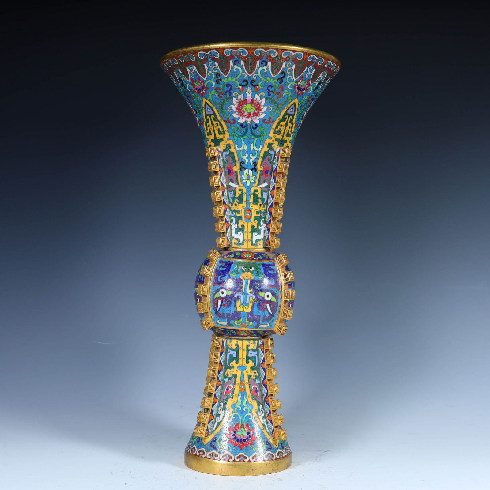 A copper-tired cloisonn é cloisonn é enamel entwined lotus pattern cup from the Qing Dynasty (1 of 11)
