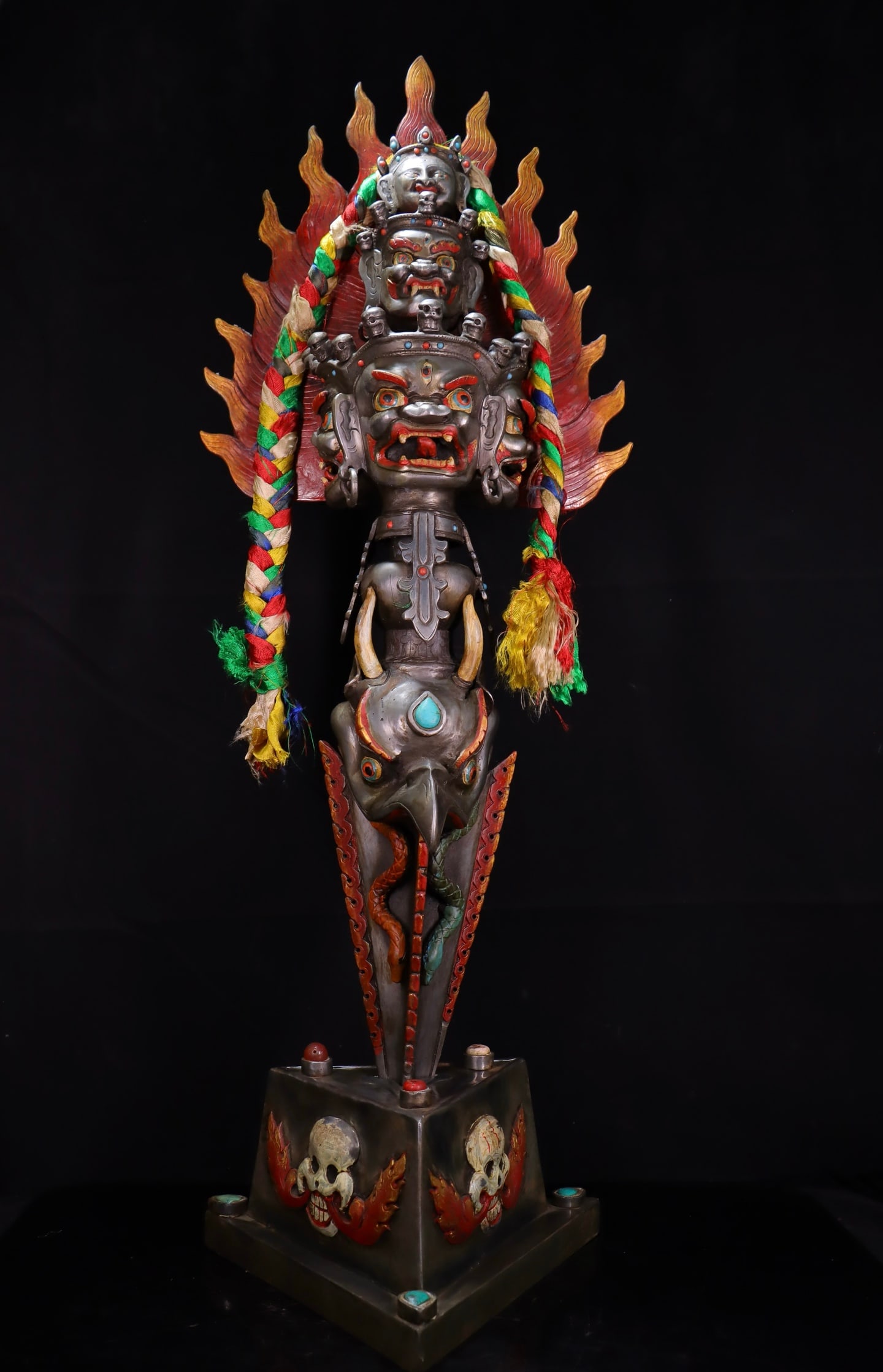 A fine Tiantie vajra: Exquisite Tiantie Vajra Size:H:85cmW:30cm (The Dimensions Of All Batches Are Manually Measured.If You Need More Detailed Information, Please Contact Our Customer Service Before Bidding.)