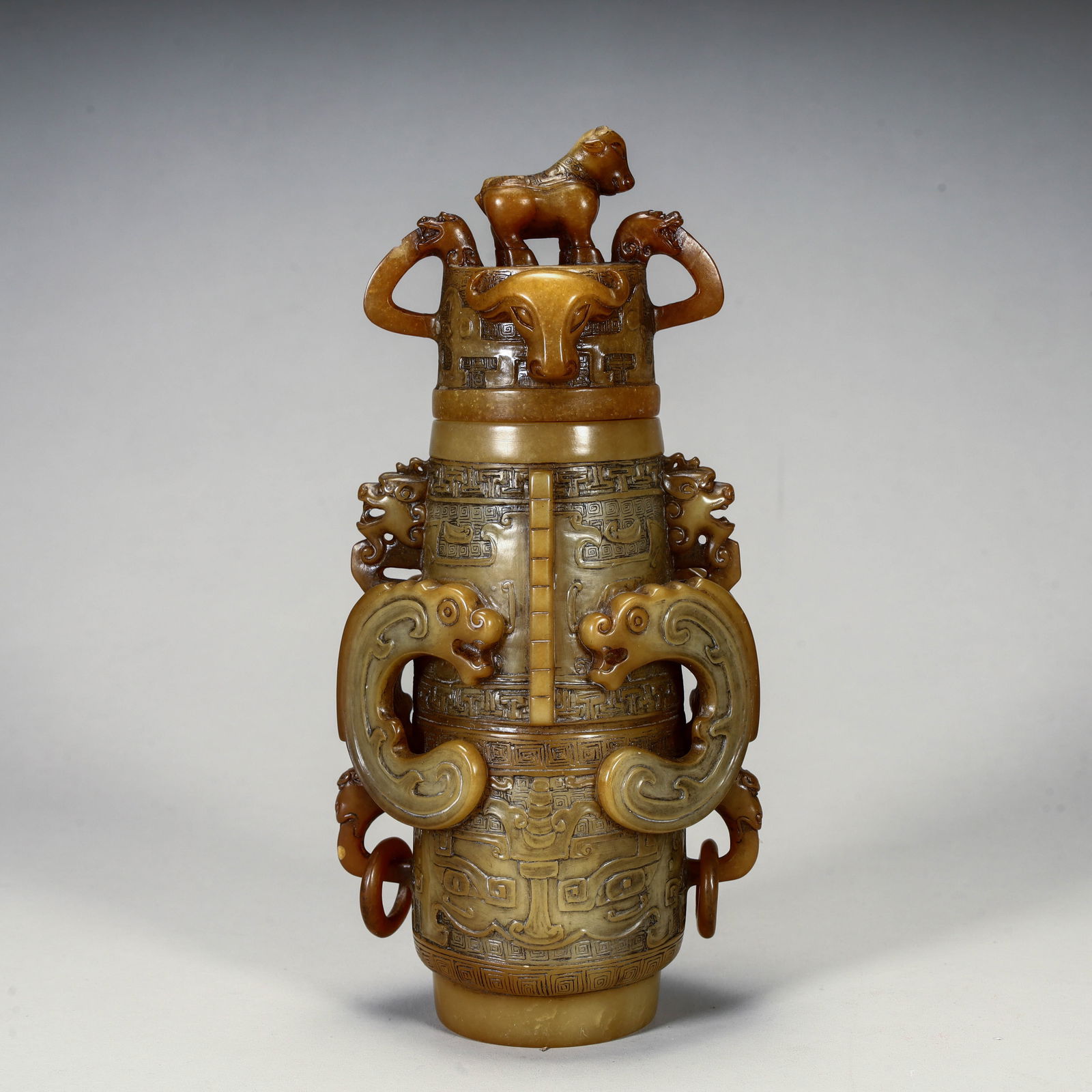 A boutique Tian Huangshi Lilong button beast face seal of the Qing Dynasty: Qing Dynasty's boutique field Huangshi Lilong button beast face seal Size: H:16.2cm L: 7.5cm W:5.5cm W:538g (The Dimensions Of All Batches Are Manually Measured.If You Need More