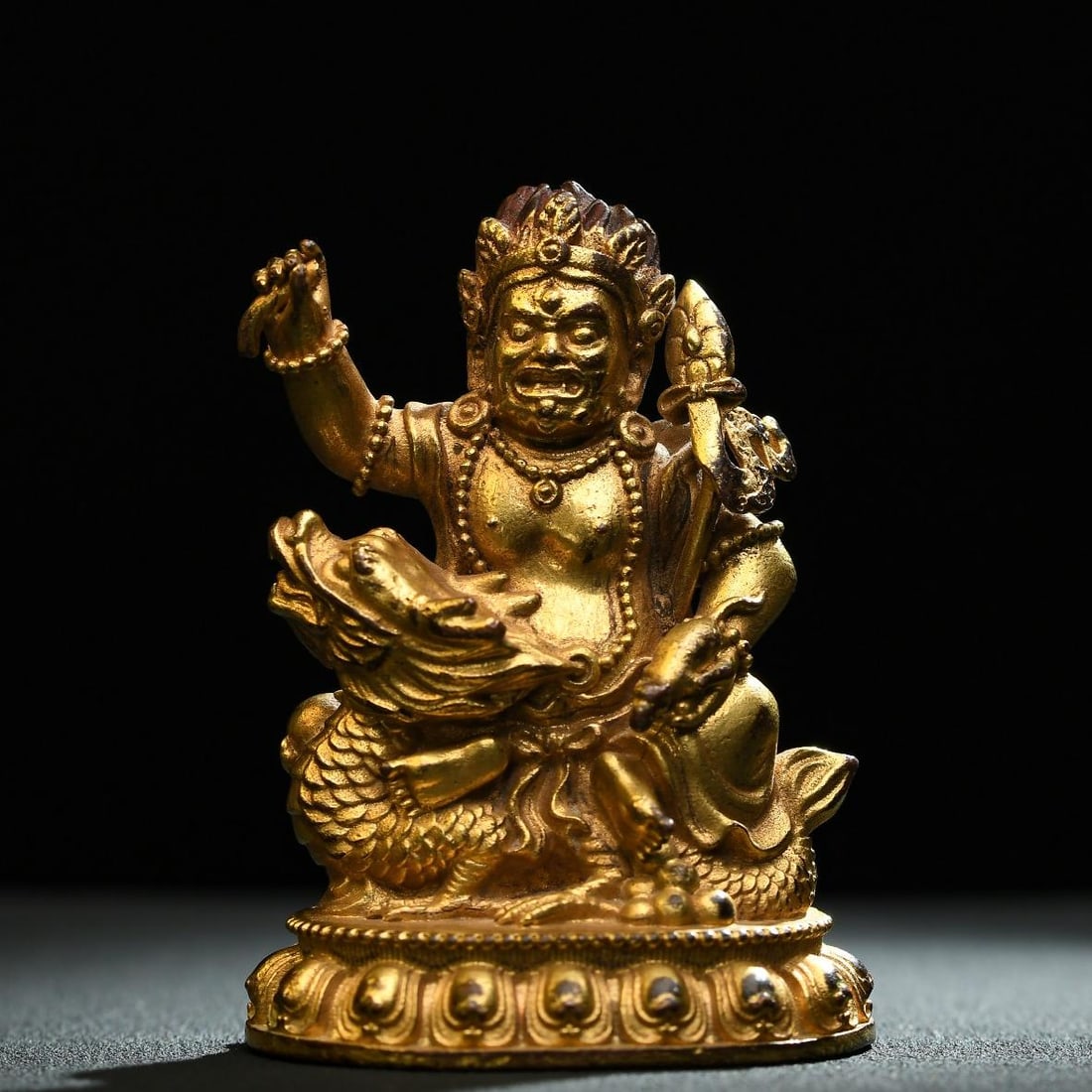 A bronze gilt water god of wealth inch Buddha of the Qing Dynasty: The Qing Dynasty's copper-gilt water god of wealth inch Buddha Size:H:5x3.6x3cmW:0.0478kg (The Dimensions Of All Batches Are Manually Measured.If You Need More Detailed Information,