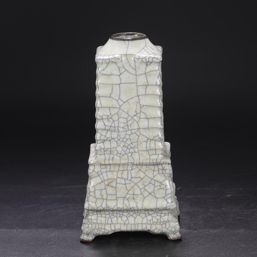 A cedar bottle of the Song Dynasty official kiln with a blue glaze silver mouth court sacrificial (1 of 9)