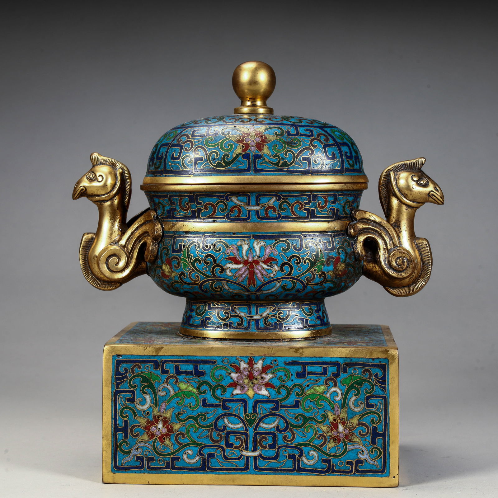 A Qing Dynasty copper tire cloisonn é enamel double phoenix ear cover stove with a seat: The copper tire cloisonné enamel of the Qing Dynasty has a double phoenix ear cover stove with a seat Size: H:14cm L: 11cm W:11cm W:1265g (The Dimensions Of All Batches Are Manually Measured.If You N