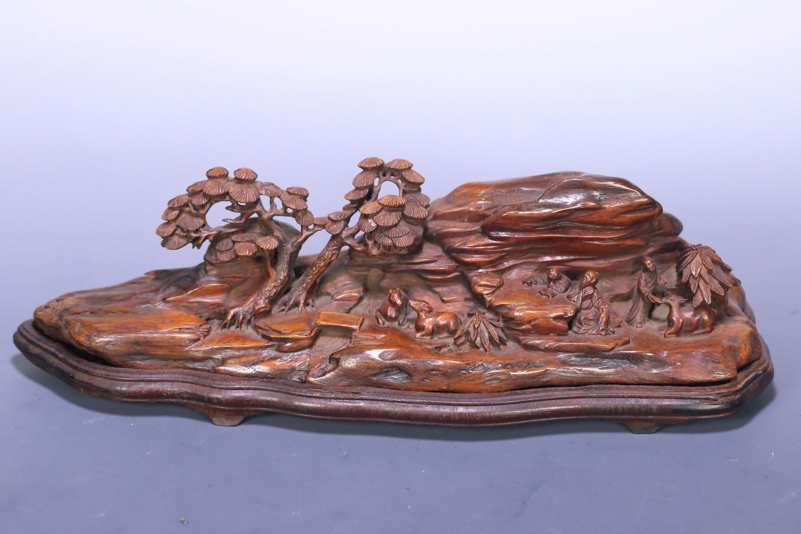 A beautiful Hainan Huanghuali character story mountain ornament (1 of 9)