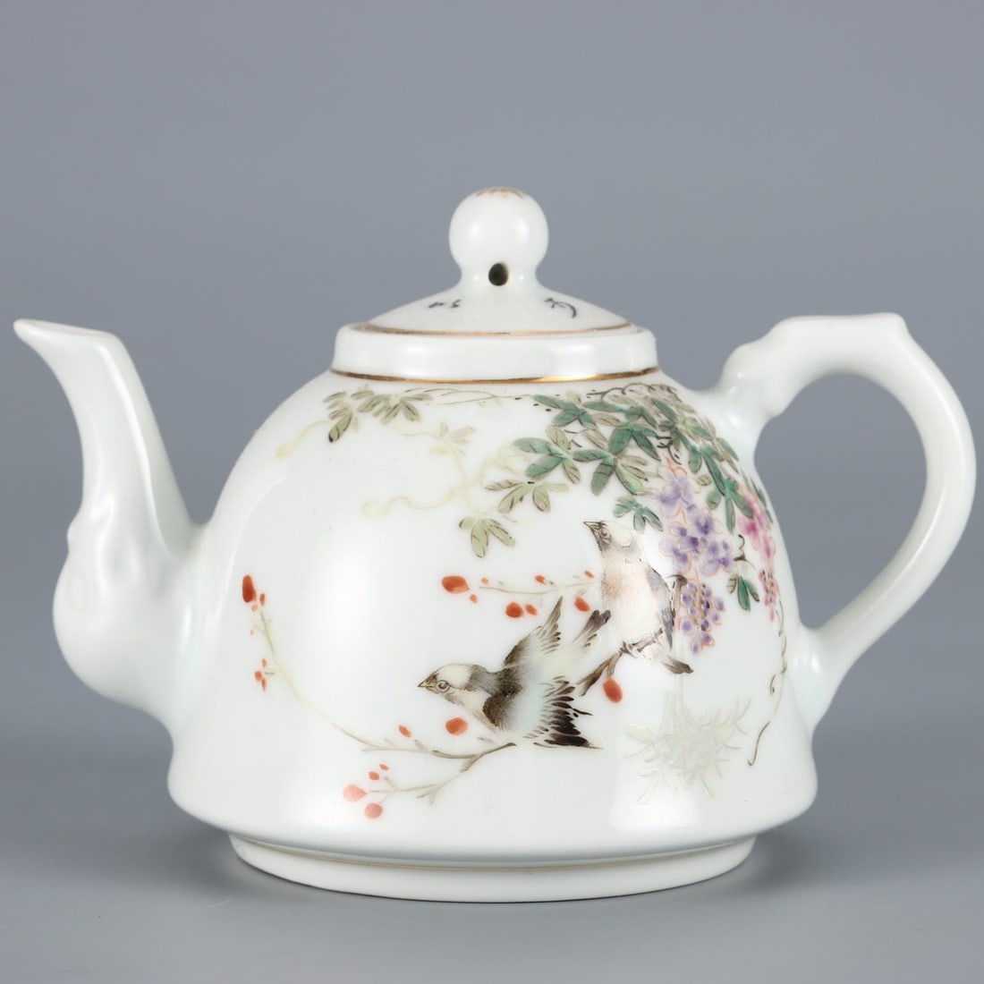 A pastel flower and bird pattern pot of Zhang Shibao (1 of 9)