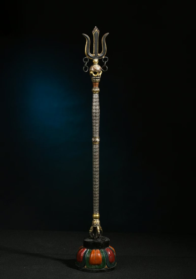 A Qing Dynasty iron scissors, gold scissors, silver corpse, Tuolin trident staff (1 of 8)
