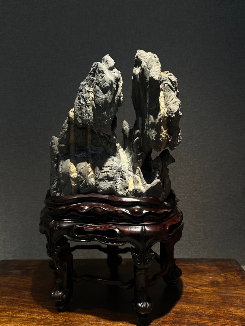 A beautiful Lingbi stone study - 4