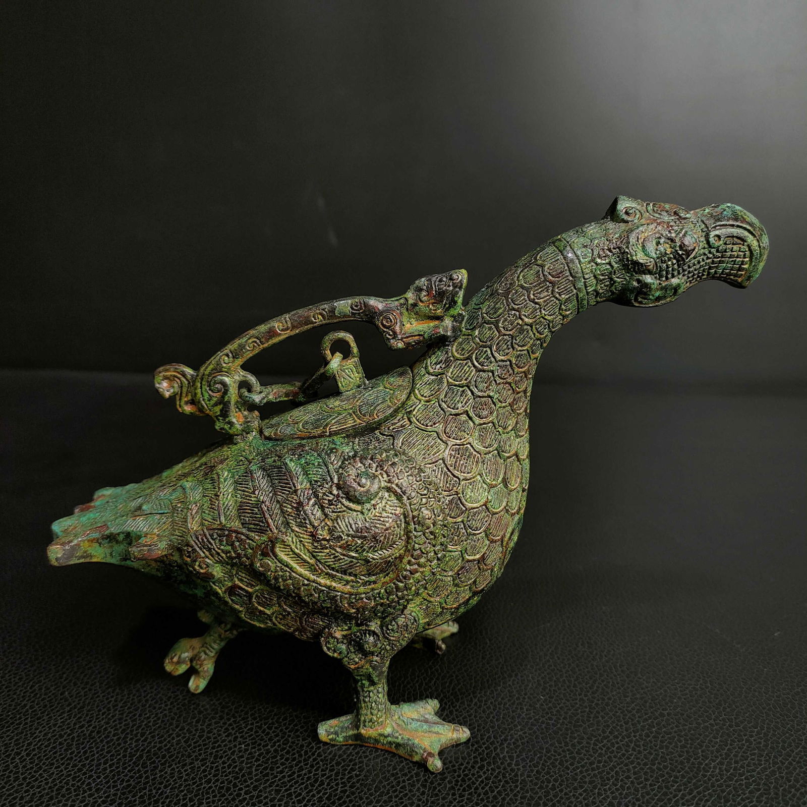 A bronze Tiliang bird statue from the Warring States period (1 of 7)