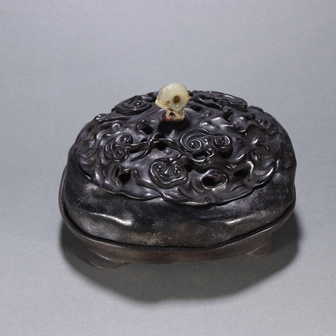 A Qing Dynasty Duanshi Ganoderma lucidum aroma burner: Qing Dynasty Duanshi Ganoderma lucidum aromatherapy stove Size:H:12.1cmW:16.3cmW:1.204kg (The Dimensions Of All Batches Are Manually Measured.If You Need More Detailed Information,