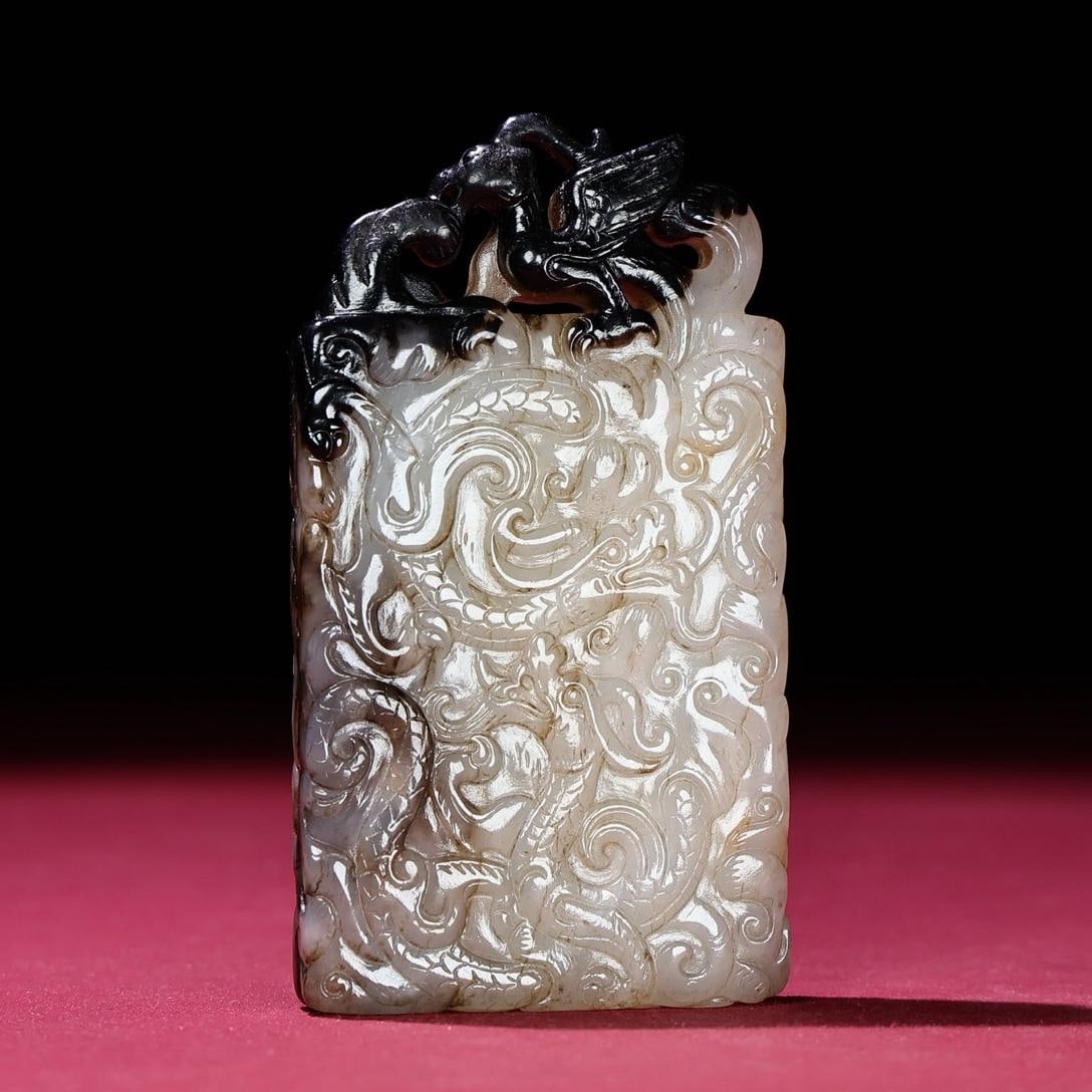 A beautiful Hetian jade mercury full of dragon pattern jade plaque: Exquisite Hetian jade mercury is full of dragon pattern jade plaque Size:90×50X11mmW:118g (The Dimensions Of All Batches Are Manually Measured.If You Need More Detailed