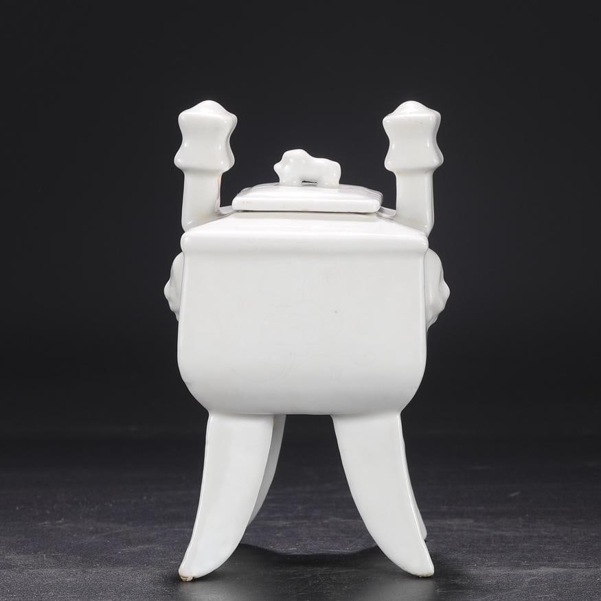 A sweet white glaze made in the Yongle year of the Ming Dynasty, with a dark carved flower square (1 of 8)