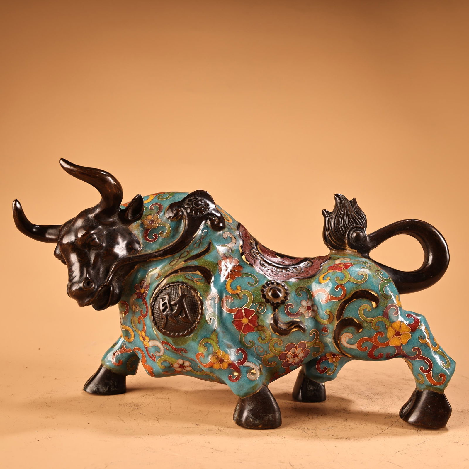 A fine all-copper high relief engraved cloisonn é cloisonn é enamel color lucky cow (1 of 8)