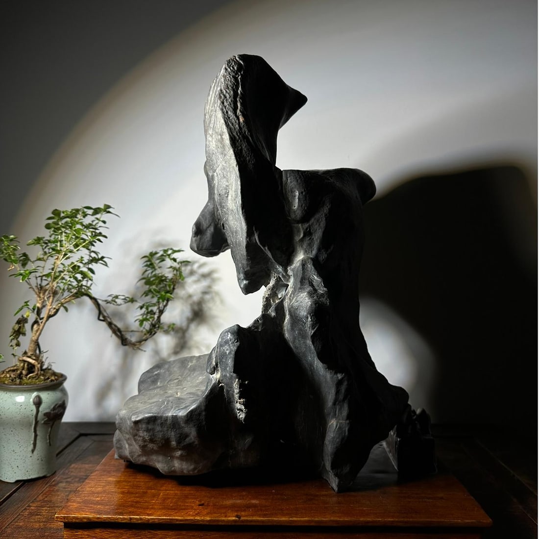 A beautiful spiritual wall stone Zen heart looking at the mountain: Exquisite spiritual wall stone Zen heart looking at the mountain Size:H:52cmW:40cm T:28cm (The Dimensions Of All Batches Are Manually Measured.If You Need More Detailed Information,