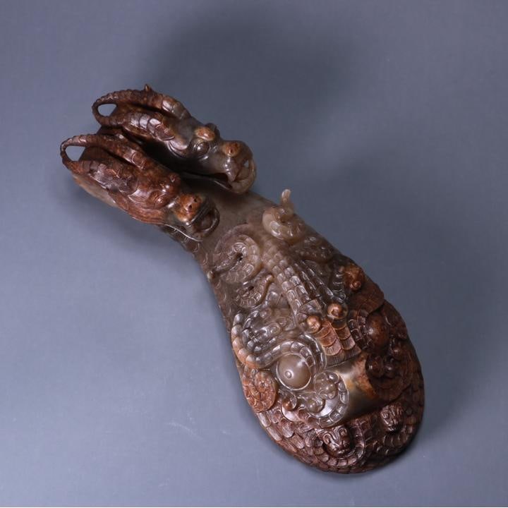 A beautiful Hetian jade double dragon strap hook (1 of 9)