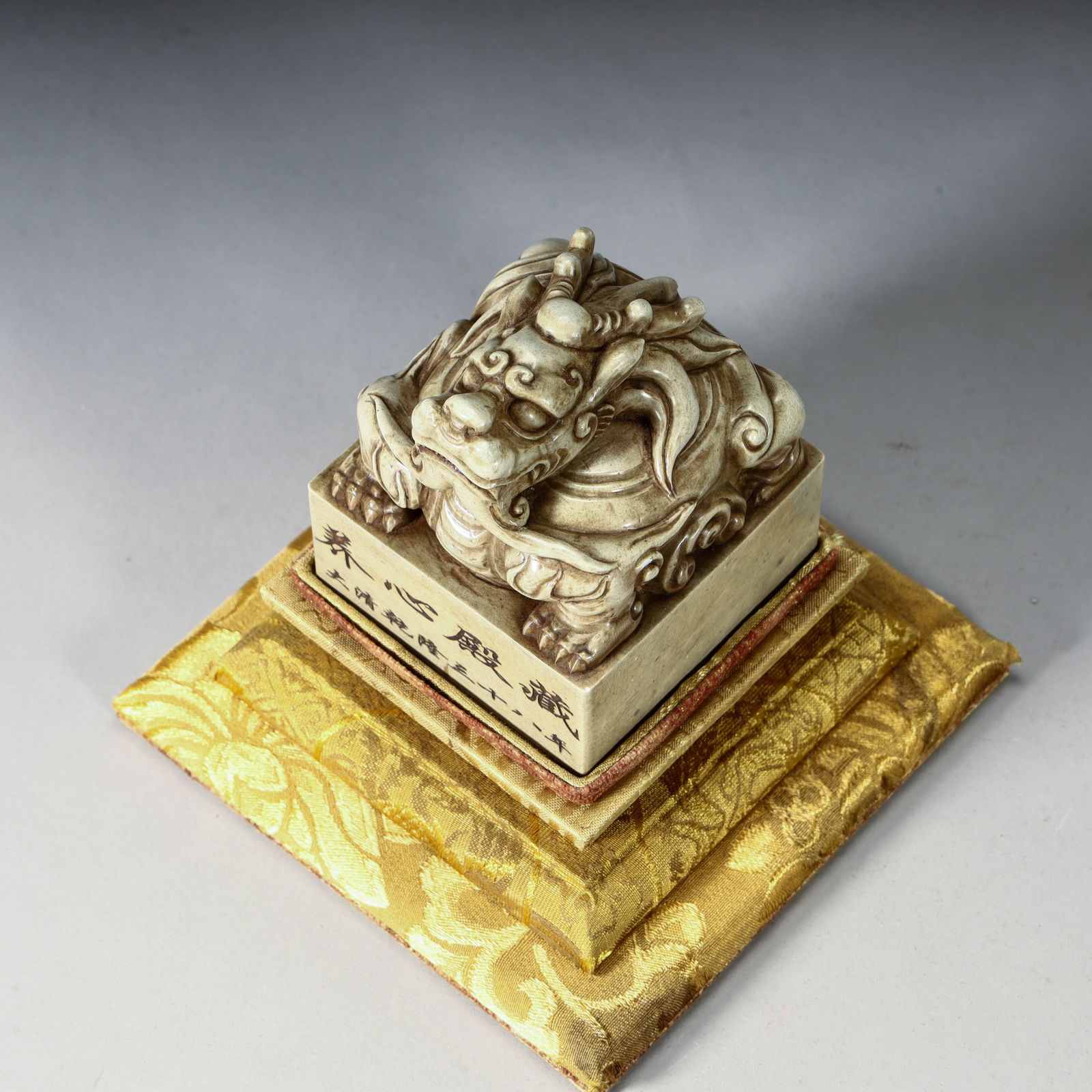A fine Shoushan stone beast seal of the Qing Dynasty: Qing Dynasty's fine Shoushan stone auspicious beast seal Size: 7.7cm L: 6.7cm W:6.7cm W:626g (The Dimensions Of All Batches Are Manually Measured.If You Need More Detailed