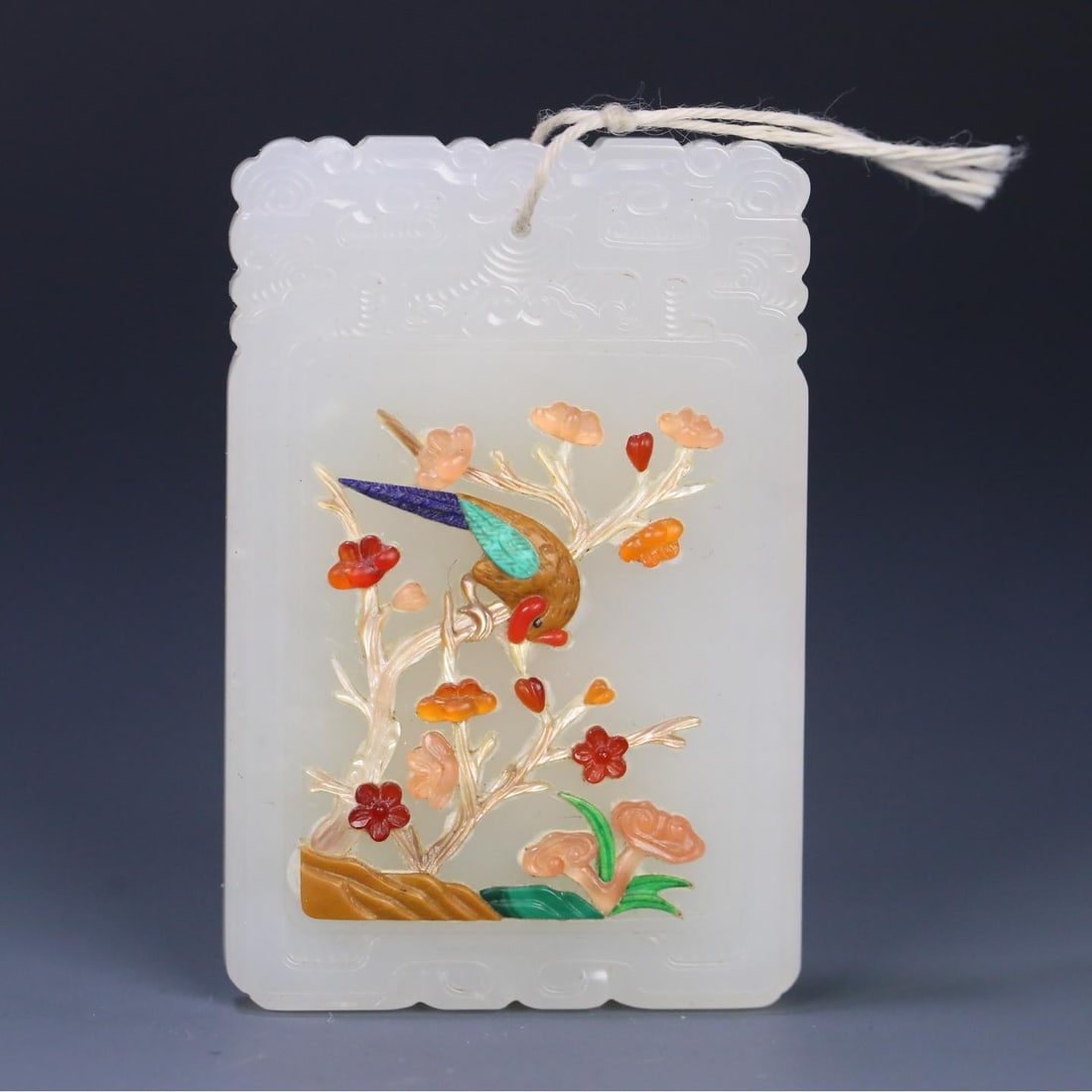 A beautiful Hetian jade treasure inlaid with a bamboo safety card on the tip of the eyebrows: Exquisite Hetian jade treasure inlay on the eyebrows bamboo report safety card Size:6.1x4x0.9cmW:0.0433kg (The Dimensions Of All Batches Are Manually Measured.If You Need More