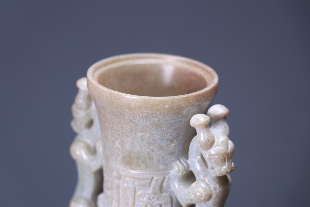 A beautiful ancient jade gluttonous pattern amphora - 8