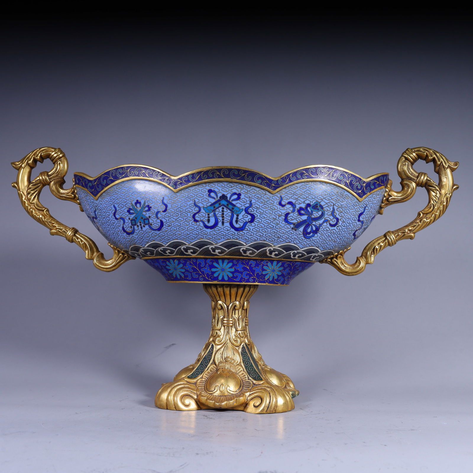 A Qing Dynasty cloisonn é cloisonn é enamel eight-treasure pattern fruit plate: Qing Dynasty cloisonné cloisonné enamel eight-treasure pattern fruit plate H:27cm L: 49.5cm W:5.9kg (The Dimensions Of All Batches Are Manually Measured.If You Need More Detailed