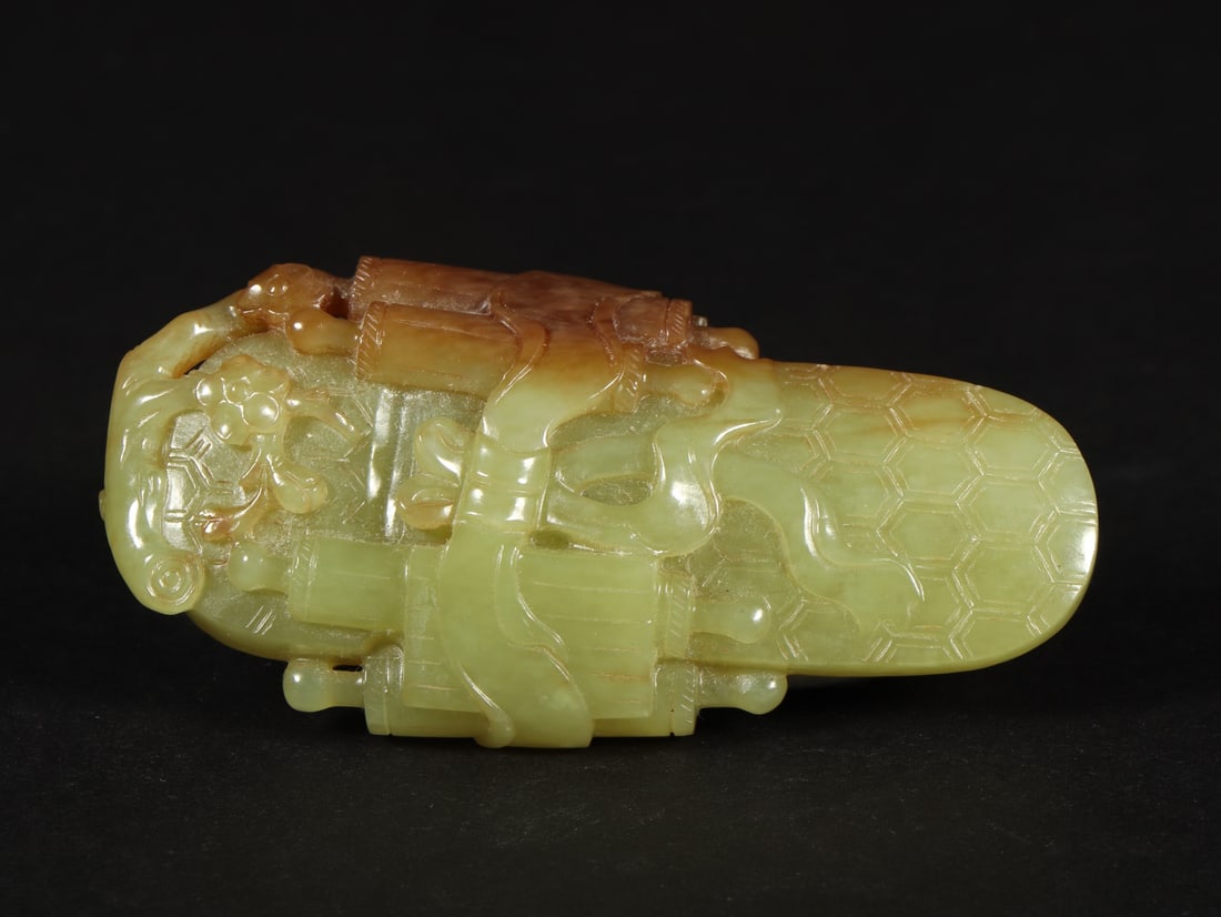 A painting of Hetian Huang Yuqin, chess and calligraphy of the Qing Dynasty: Qing Dynasty's Hetian Huang Yuqin, chess calligraphy and painting Size:L:8.4cmW:4.2cmT:1.6cmW:0.075kg (The Dimensions Of All Batches Are Manually Measured.If You Need More Detailed