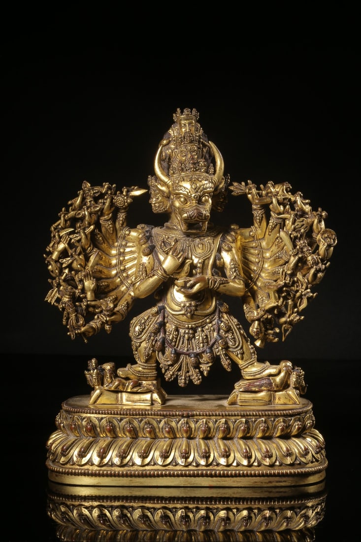 A bronze gilt statue of Dawei De Vajra from the Qing Dynasty (1 of 11)
