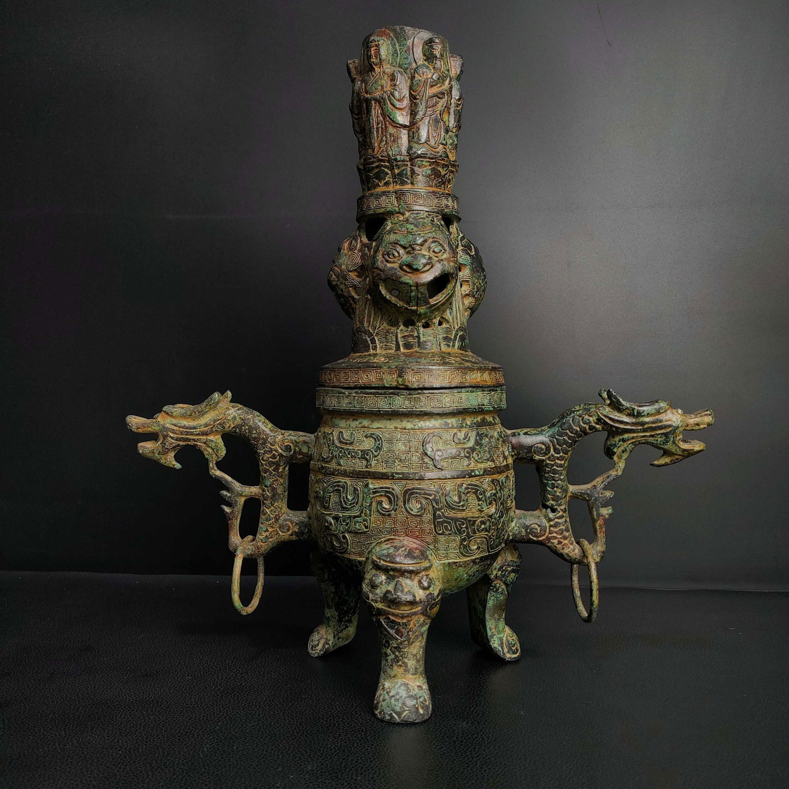 A bronze double dragon cauldron from the Warring States period (1 of 9)